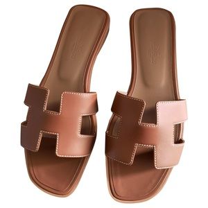 ✨ Hermes Oran Flat Sandal - Caramel/Gold ✨